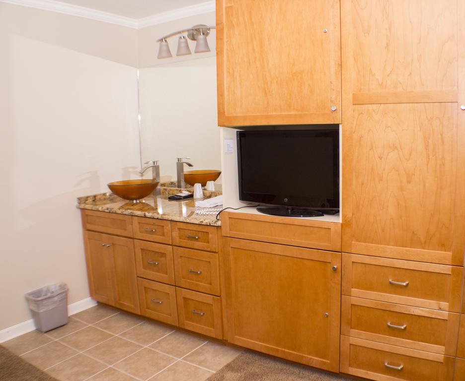 Marina Cay Hotel Bigfork Room photo